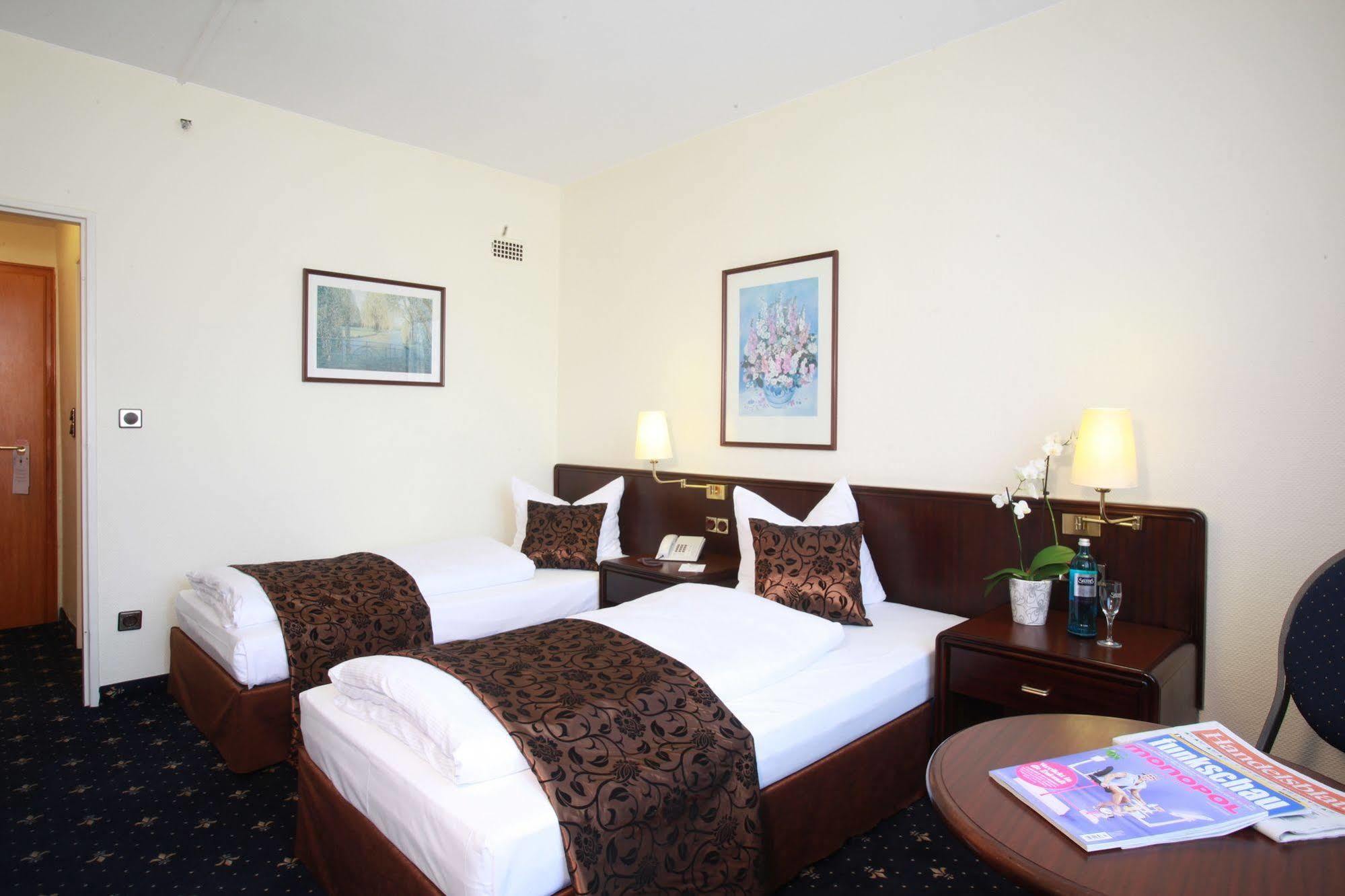 Hotel Excelsior - Central Station Франкфурт-на-Майне Экстерьер фото